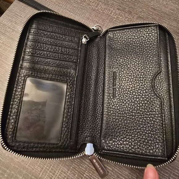 Michael Kors Fulton Large Flat Multi Function Leather Phone Case Wallet (Black) - Picture 3 of 4